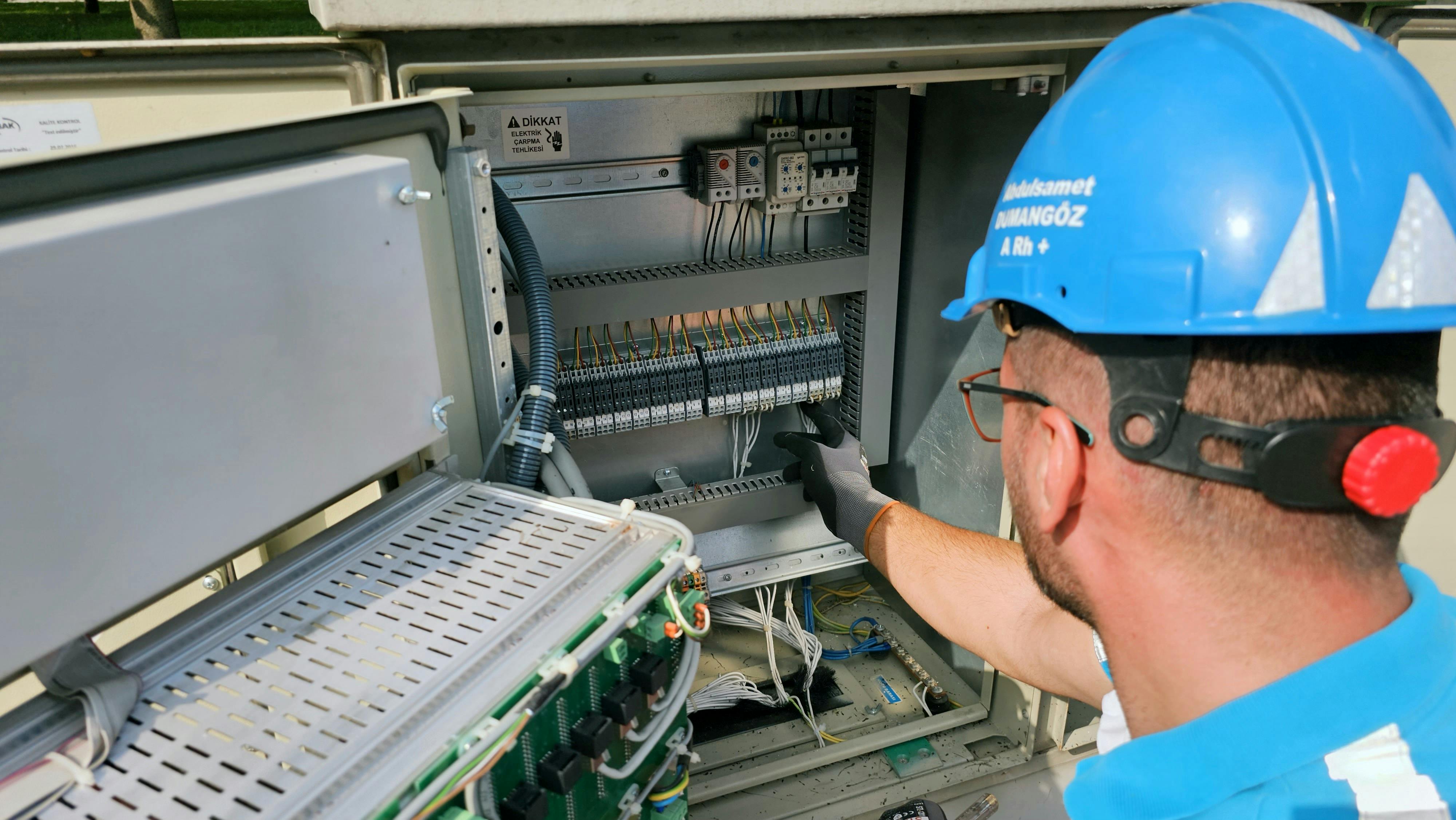 Branch circuit wiring and conduit installation for a commercial building